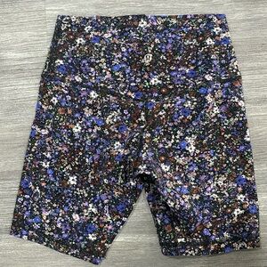 Lulu Lemon align shorts size 6